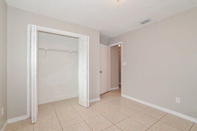 Building Photo - 2417 Ginger Mill Blvd