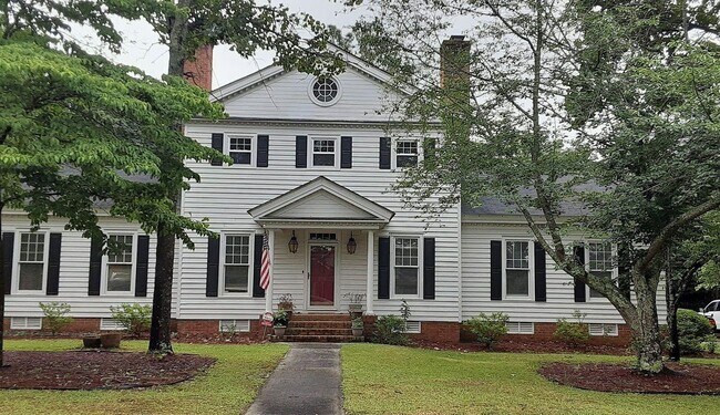 Building Photo - Beautiful colonial style 2604 sq ft home located in Rainsborough