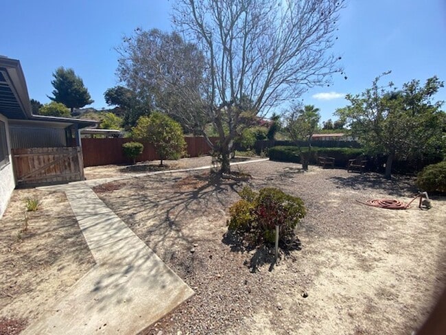 Building Photo - (55+ Community) Perfectly Located 2 Bedroom House in Oceanside Available 1st Week of June!