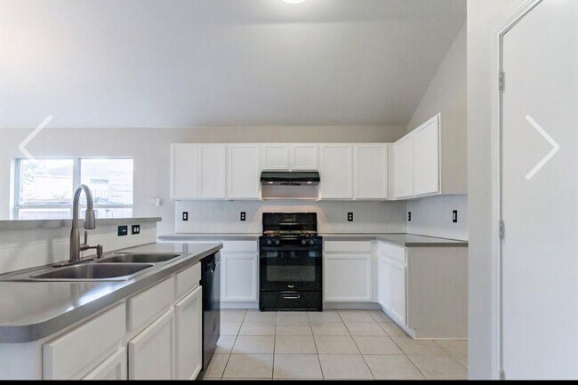 Building Photo - 4 Bedroom Single Family Home in Arlington....