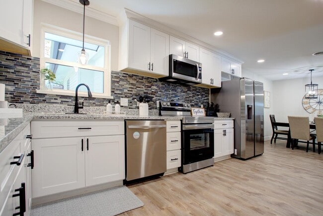 Building Photo - 5709 Walraven Cir