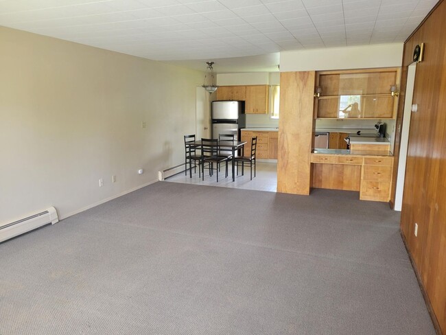 Building Photo - Upper Unit 2 Bedroom 1 Bathroom