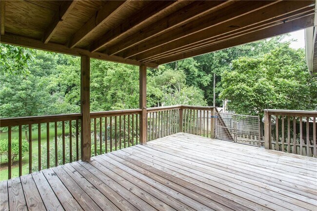 Building Photo - 1640 Belle Isle Cir NE