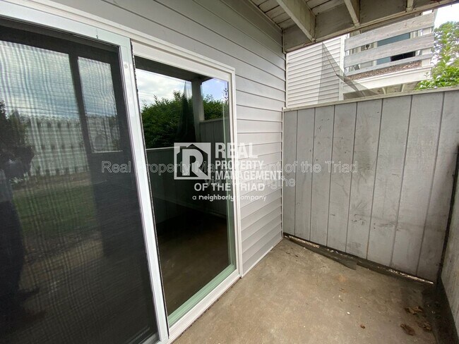 Building Photo - 2616 Randleman Rd