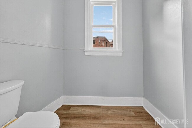 Building Photo - 11 N Willow St