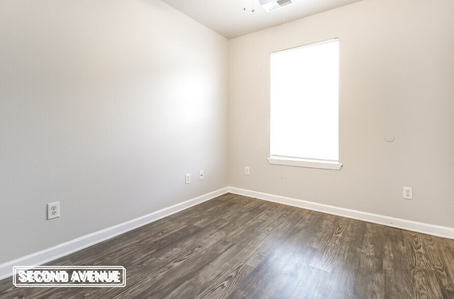 Building Photo - 203 Glenn Oak Dr