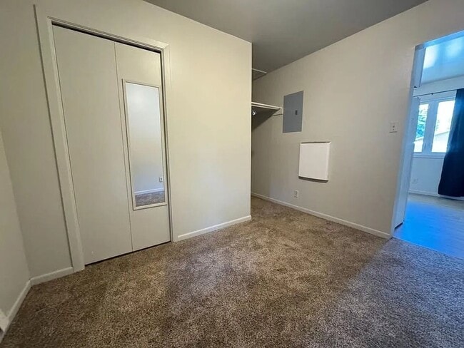 Building Photo - 5427 N Shore Dr