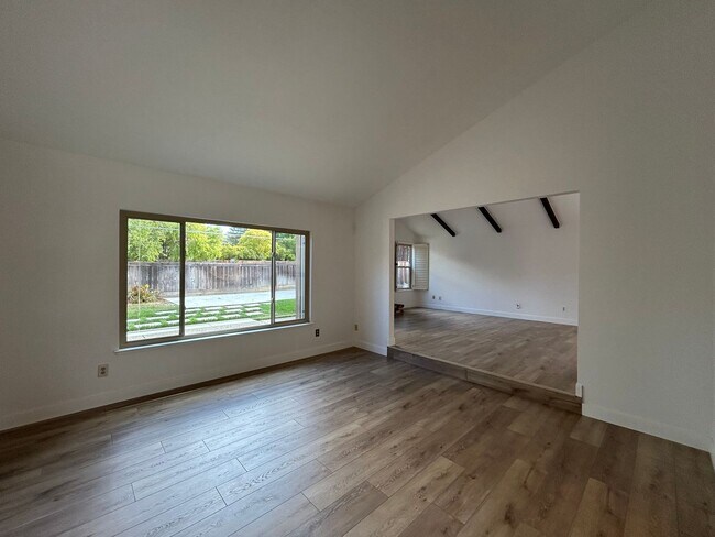 Building Photo - Spacious 4-Bedroom 2.5 Bath Single-Story H...