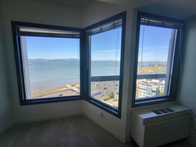 Building Photo - 1BD/1BATH Condo Available in Pacific Park Plaza