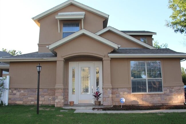 Building Photo - 12800 Venice Ln
