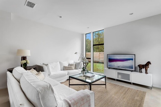 Building Photo - 14505 Running Deer Trail