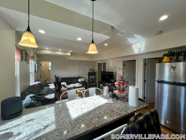 Building Photo - 28R Cherry St