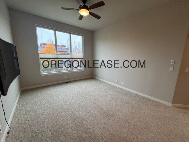 Building Photo - 3 Bedroom 3 bath Crescent village home