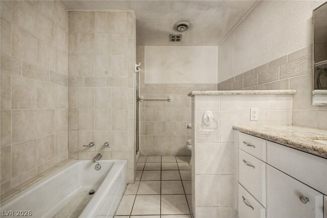 Building Photo - 3145 Bel Air Dr