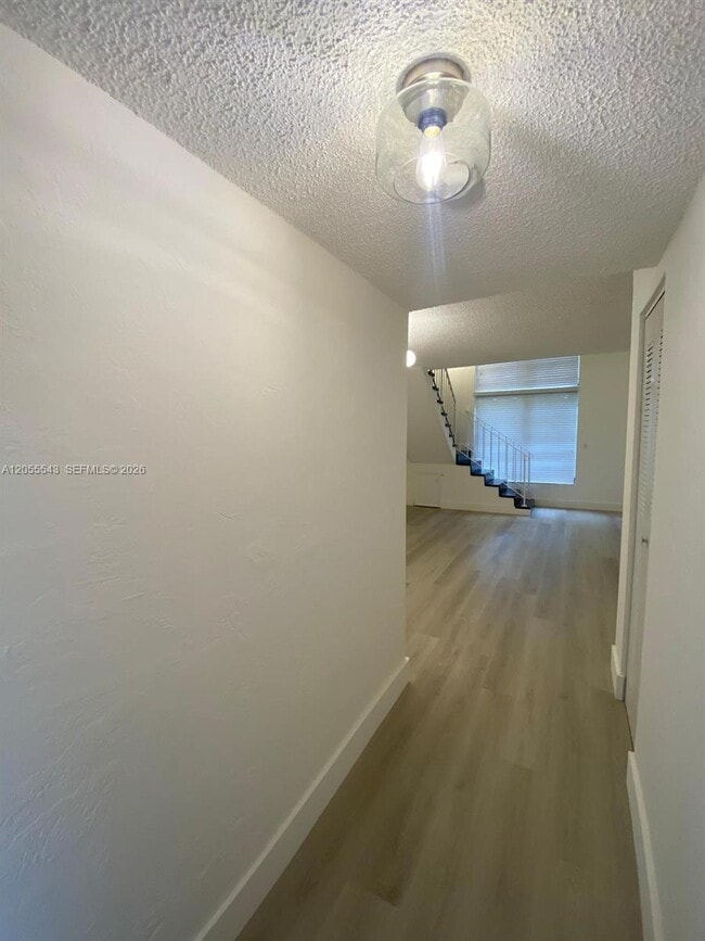 Building Photo - 10901 N Kendall Dr
