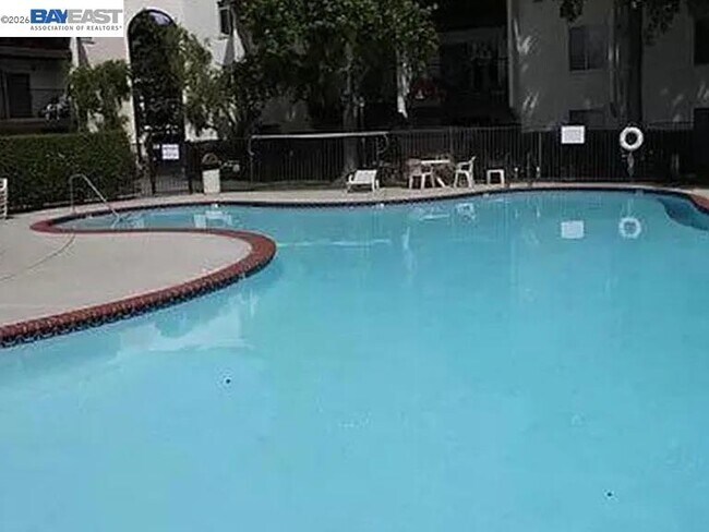 Building Photo - 1720 Halford Ave