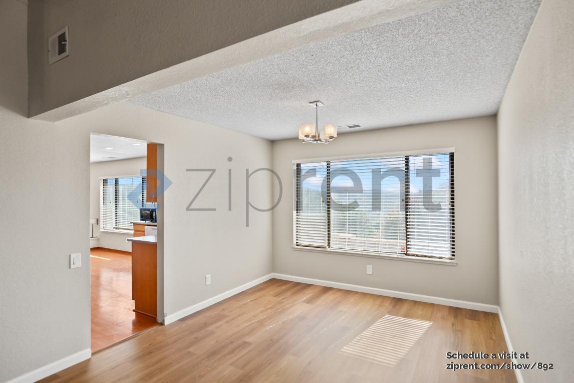 Building Photo - 3700 Hidden Springs Ct