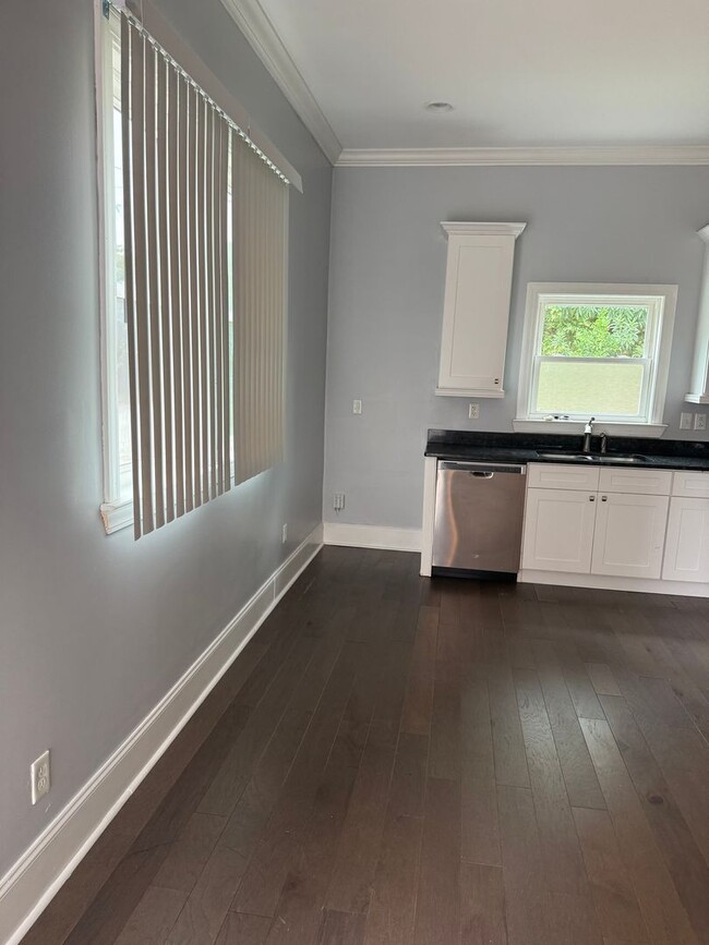 Building Photo - Beautiful 3 Bedroom