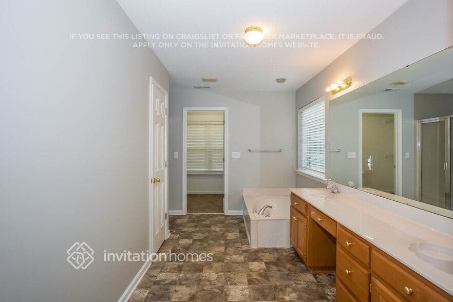 Building Photo - 8007 Harrington Woods Rd