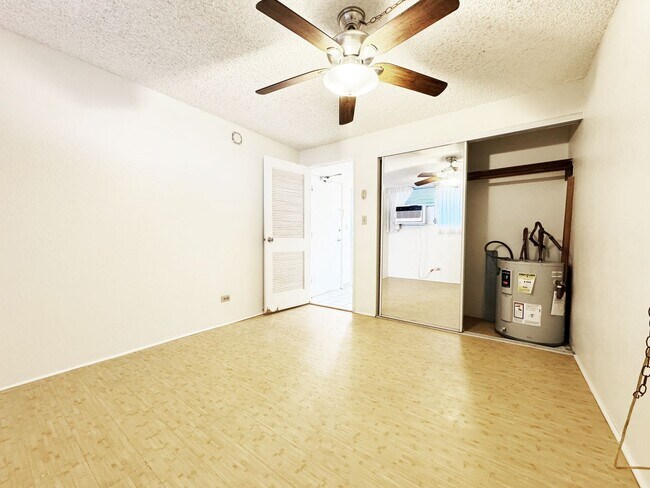 Building Photo - Waikiki 1-Bedroom Condo with Parking and A/C