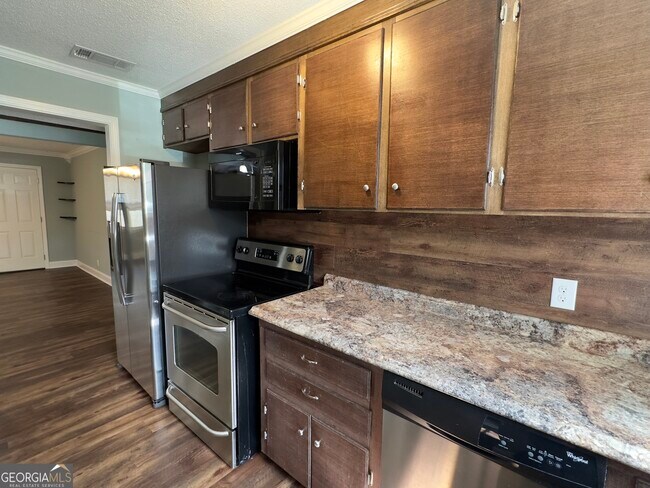 Building Photo - 10 Church St