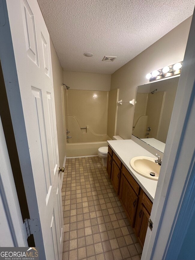Building Photo - 214 Cypress Dr