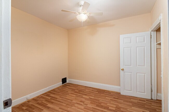Building Photo - ???Walk to PENN & DREXEL | YARD!! | Front ...