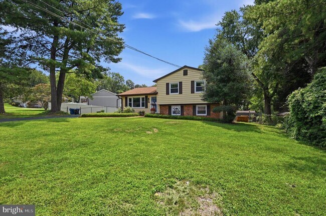 Building Photo - 6426 Carriage Dr