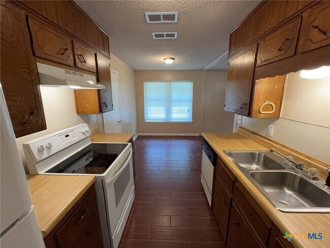 Building Photo - 1013 Kathey Dr
