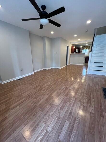 Building Photo - 2046 Fernon St