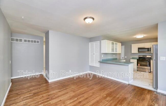 Building Photo - 1405 Willowbrook Dr