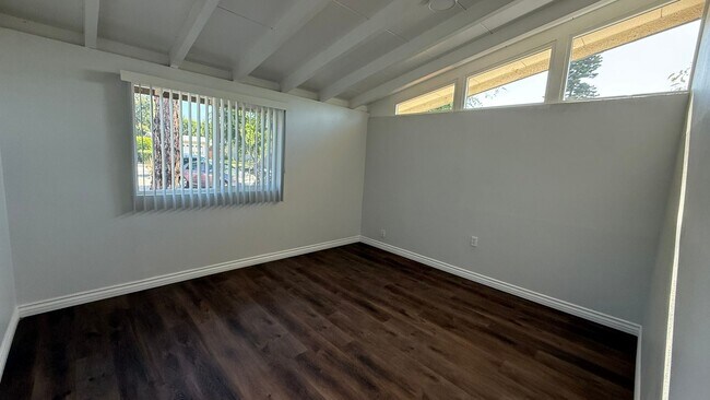 Building Photo - Incredible Remodled 4 bedroom House