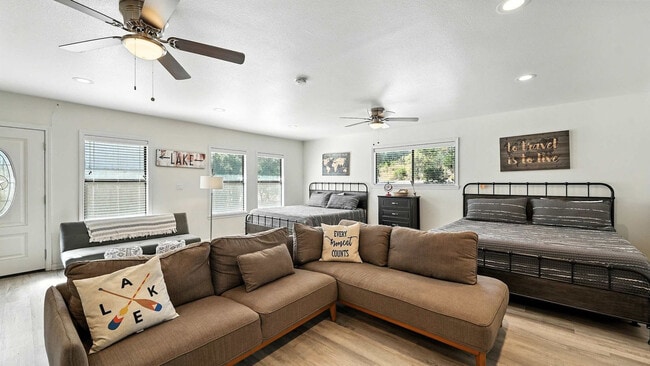 Building Photo - 1240 Canyon Springs Dr