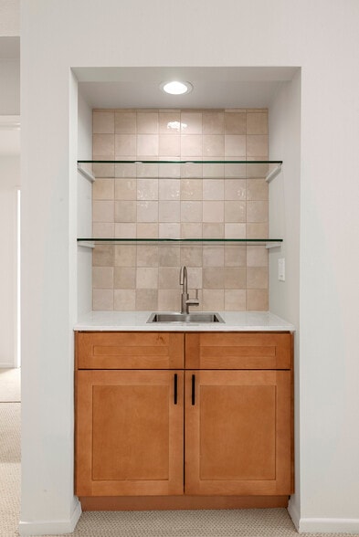 Building Photo - 1520 S Beverly Glen Blvd