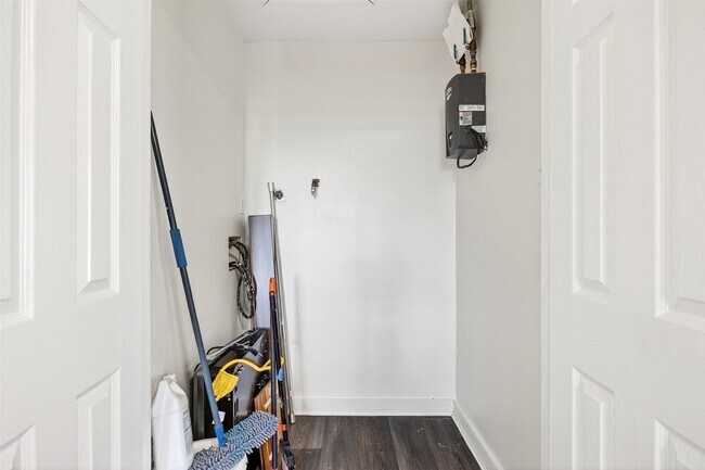 Building Photo - 6603 Conley St