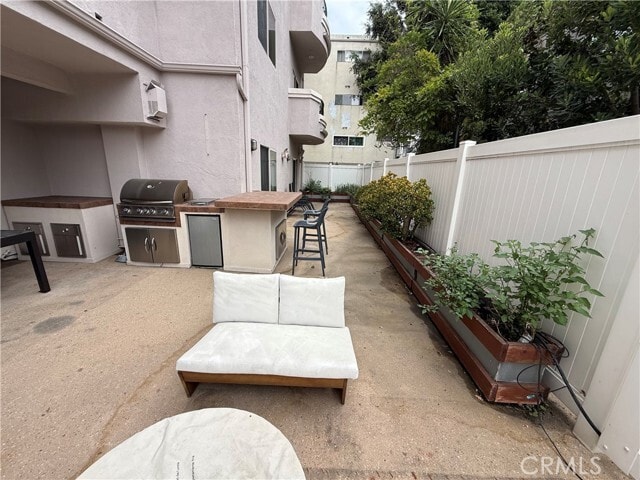 Building Photo - 1410 N Curson Ave