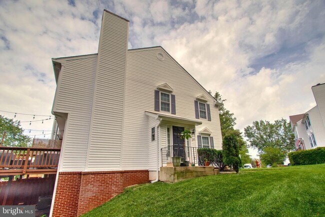 Building Photo - 200 Sulgrave Ct