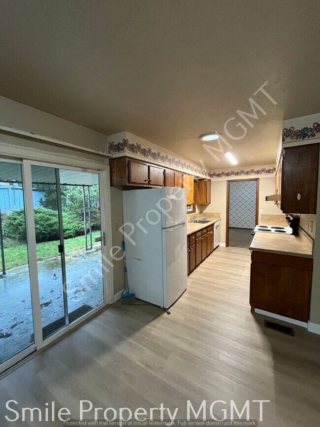 Building Photo - single house