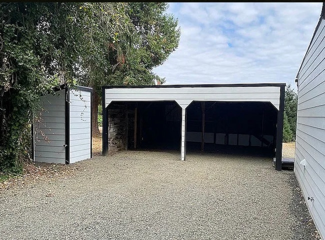 Building Photo - Fully remodeled 3 bed 2 bath