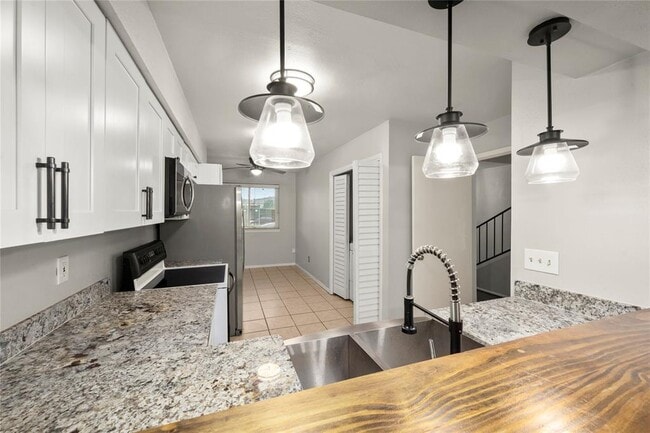 Building Photo - 6652 Montauk Dr