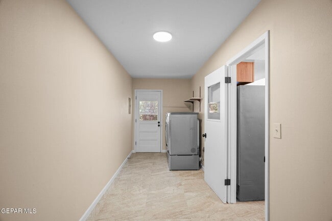 Building Photo - 10337 Galahad Way