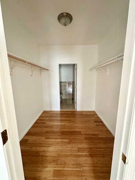 Building Photo - 41-43-43 Manufacturers Pl