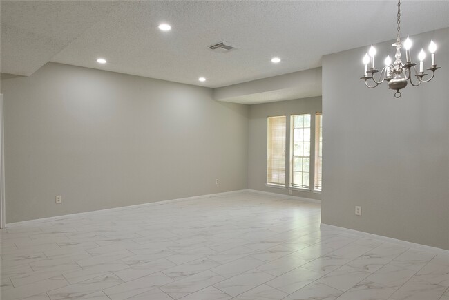 Building Photo - 3418 Green Fields Dr