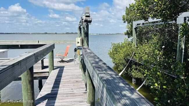 Building Photo - 1685 Charles Ln