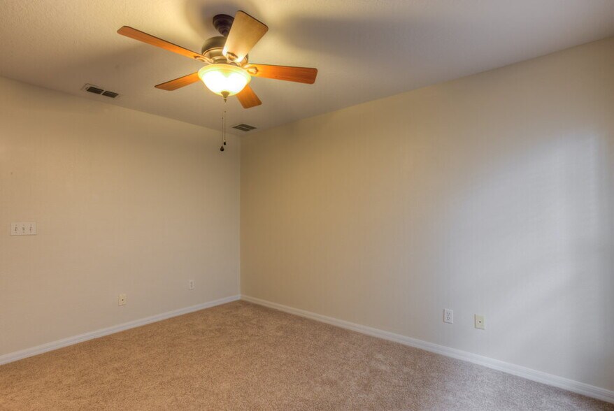 Building Photo - 735 Windrose Dr