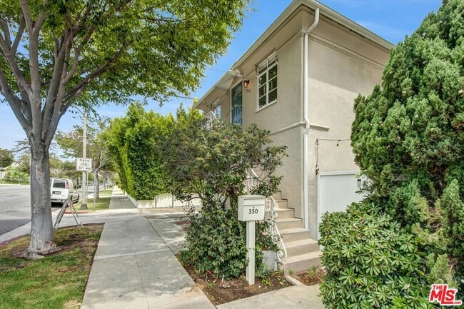 Building Photo - 350 S Roxbury Dr