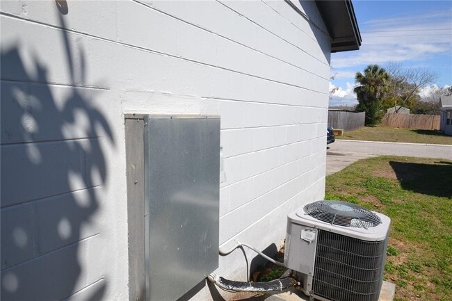 Building Photo - 2143 Chatlin Rd