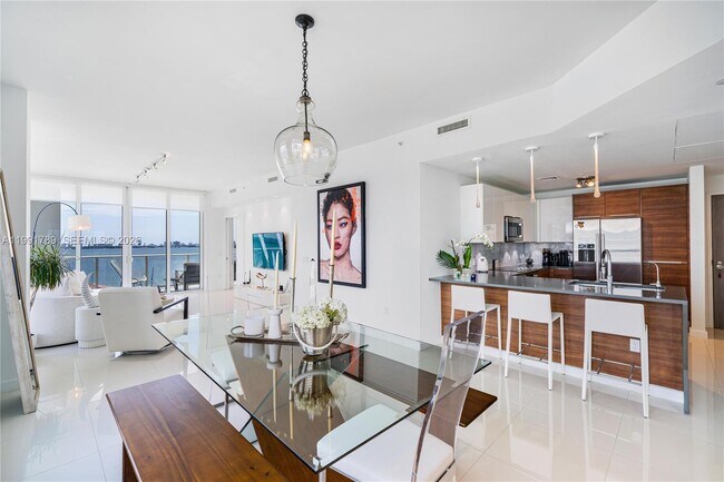 Building Photo - 601 NE 27th St