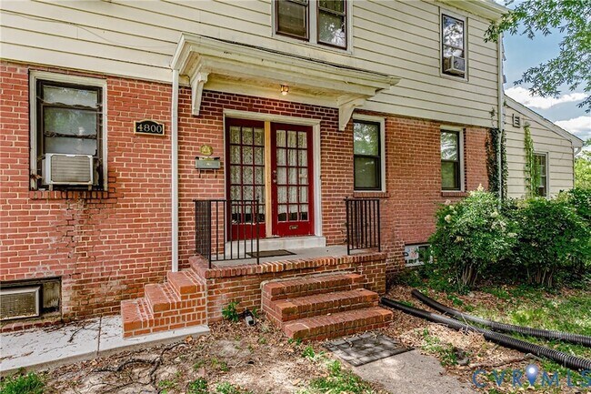 Primary Photo - 1022 W 48th St