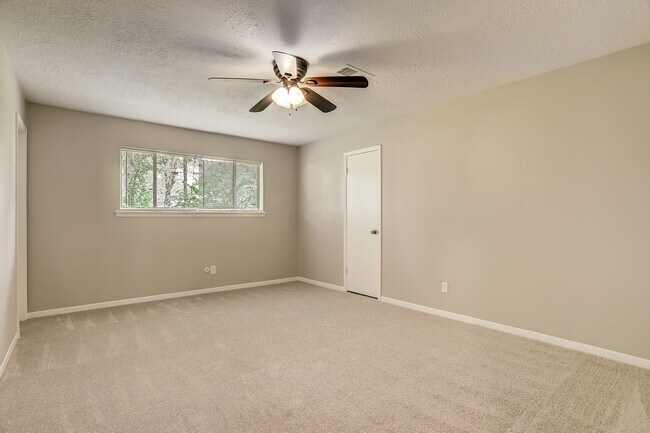 Building Photo - 6407 Crestside Dr